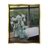 Ступел индустрии деликатни бели цветя къща Прозорец книга страници снимка металик злато плаваща рамка платно печат стена изкуство, дизайн от Клер Брокато